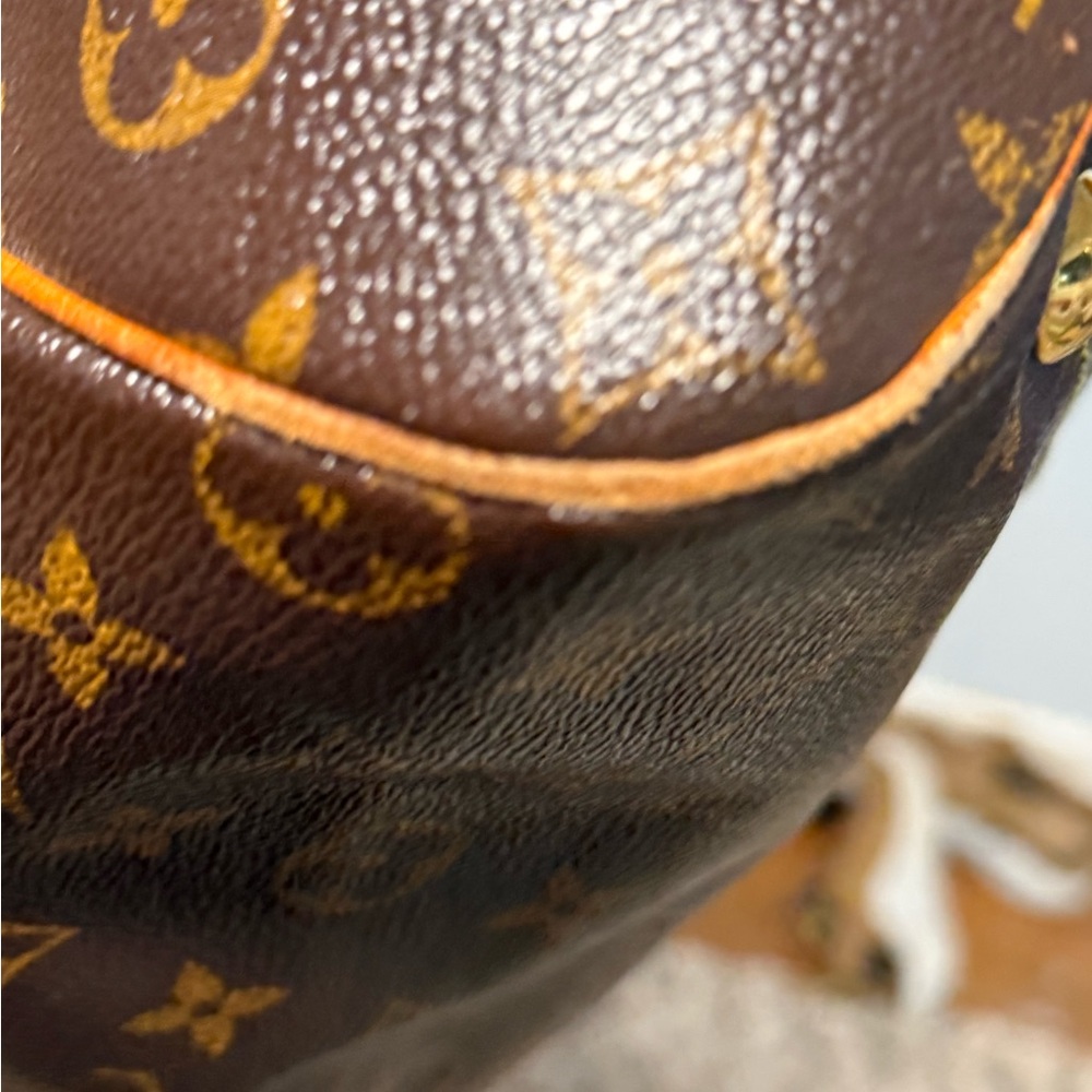 Louis Vuitton Tivoli Tan and Brown Monogram Shoulder Bag - Picture 6 of 16